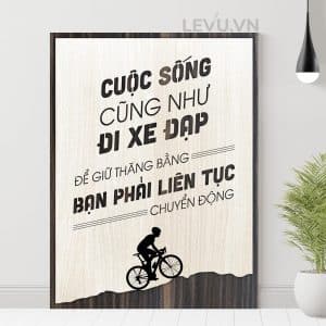 Tranh treo tuong cong ty LEVU072 Cuoc song cung giong nhu di xe dap de giu thang bang ban phai lien tuc chuyen dong 24