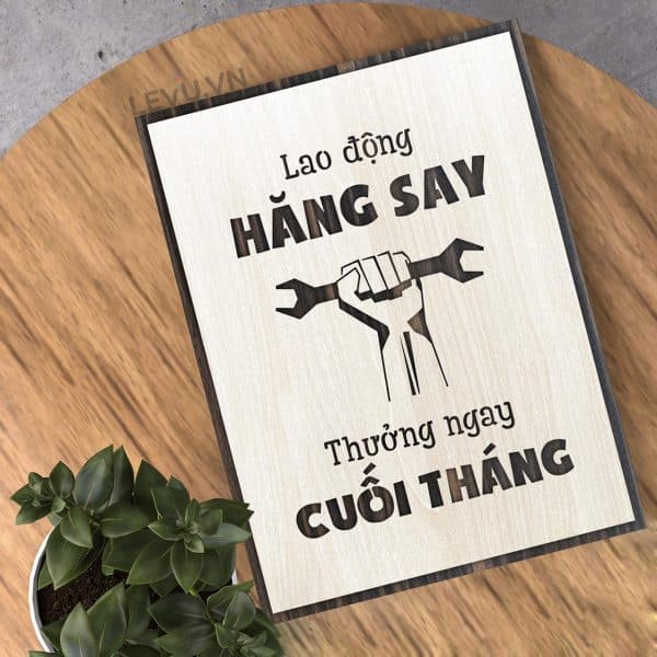 Tranh treo tuong dep LEVU025 Lao dong hang say thuong ngay cuoi thang 10