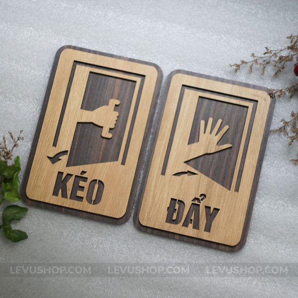 Bảng gỗ trang trí dán cửa ra vào Kéo vào Đẩy ra LEVU-TP07