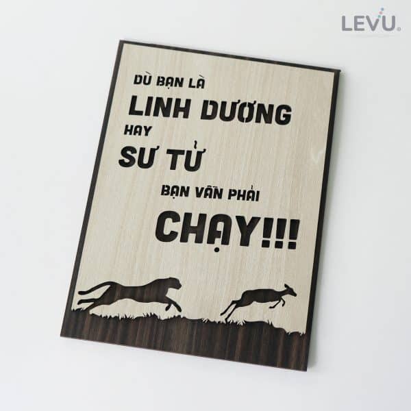 Tranh Slogan LEVU034 "Dù bạn là linh dương hay sư tử bạn vẫn phải chạy"