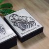 Tranh Treo tường Công Giáo LEVU CG008: Bình an trong tay Mẹ