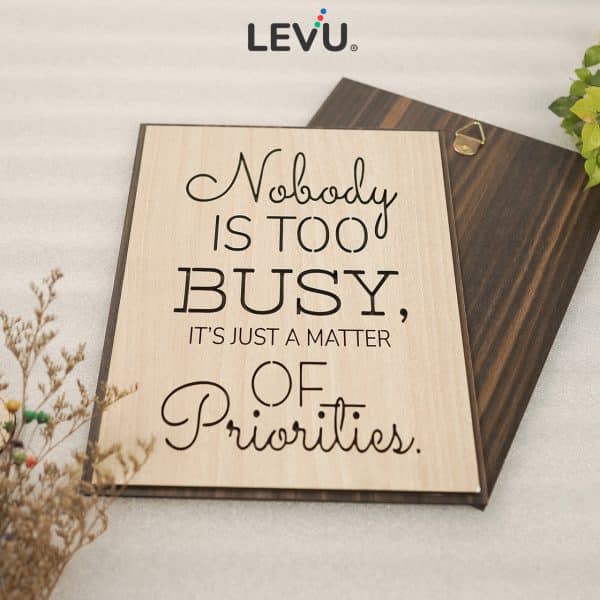 Tranh gỗ khắc chữ tiếng Anh LEVU EN29: Nobody is too busy, it's just a matter of Priorities