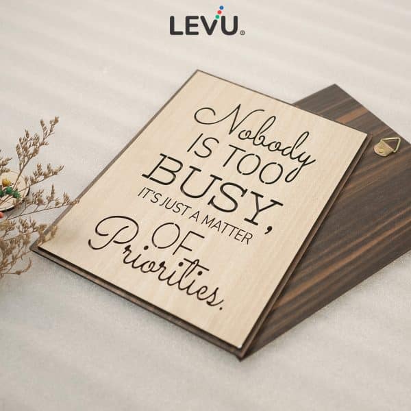 Tranh gỗ khắc chữ tiếng Anh LEVU EN29: Nobody is too busy, it's just a matter of Priorities