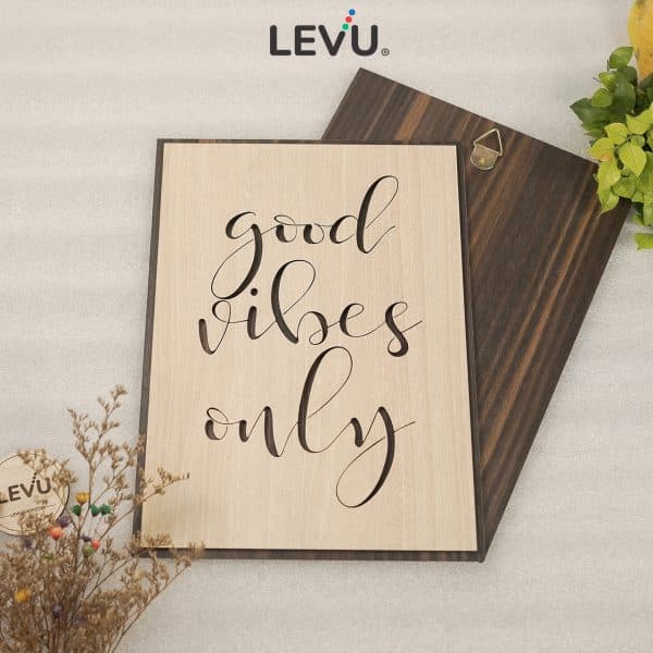 Tranh gỗ văn phòng tiếng Anh LEVU EN30: Good vibes only