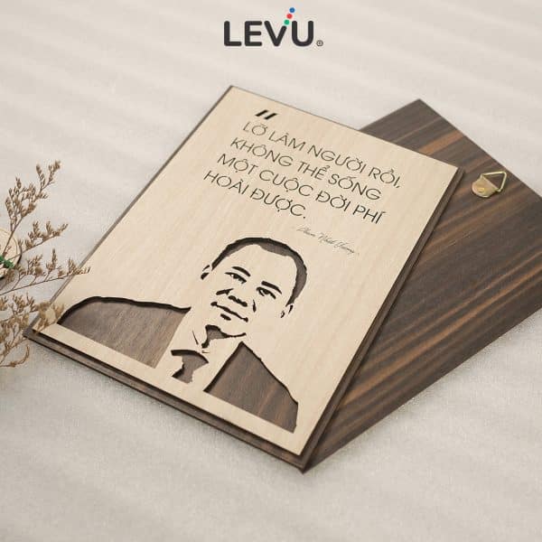 Tranh slogan Phạm Nhật Vượng LEVU NT15: Lỡ làm người rồi không thể sống một cuộc đời phí hoài được
