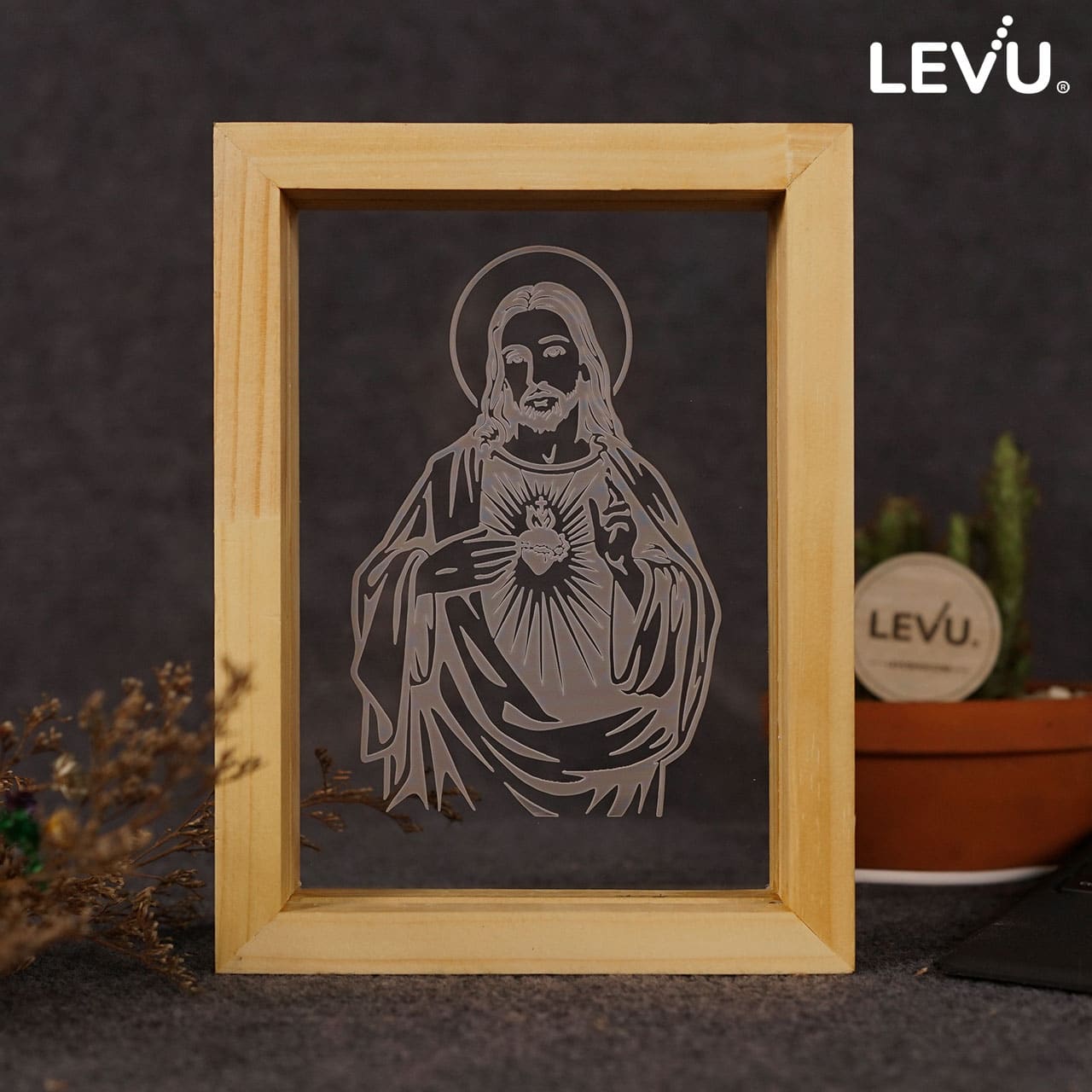 Tranh để bàn Công Giáo khung gỗ gắn đèn LED khắc hình Chúa Giêsu LEVU-DCG14
