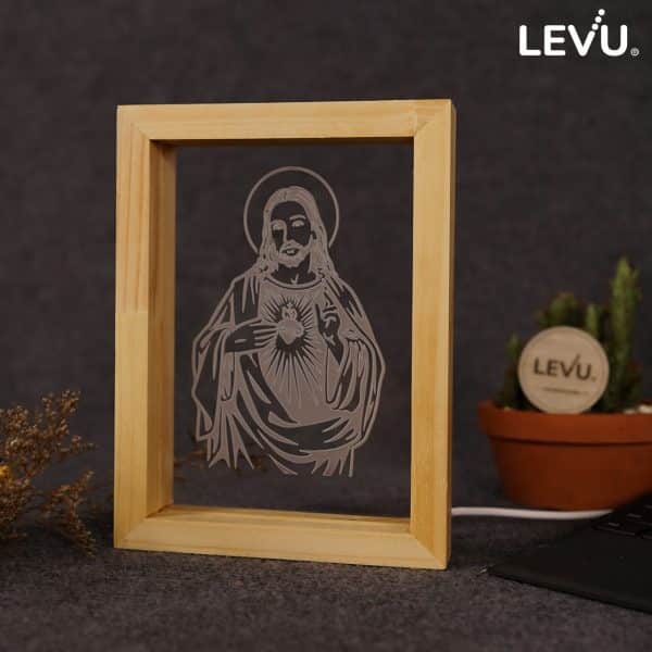 Tranh để bàn Công Giáo khung gỗ gắn đèn LED khắc hình Chúa Giêsu LEVU-DCG14
