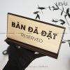Bảng gỗ bàn đã đặt reserved có chân đế để bàn LEVU BG44