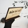 Bảng gỗ bàn đã đặt reserved có chân đế để bàn LEVU BG44