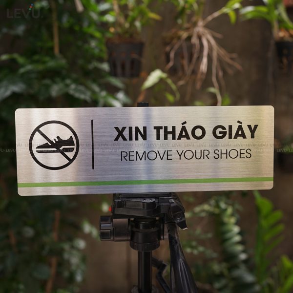 Bảng hiệu inox xin tháo giày LEVU INB26 remove your shoes - Hình ảnh 9