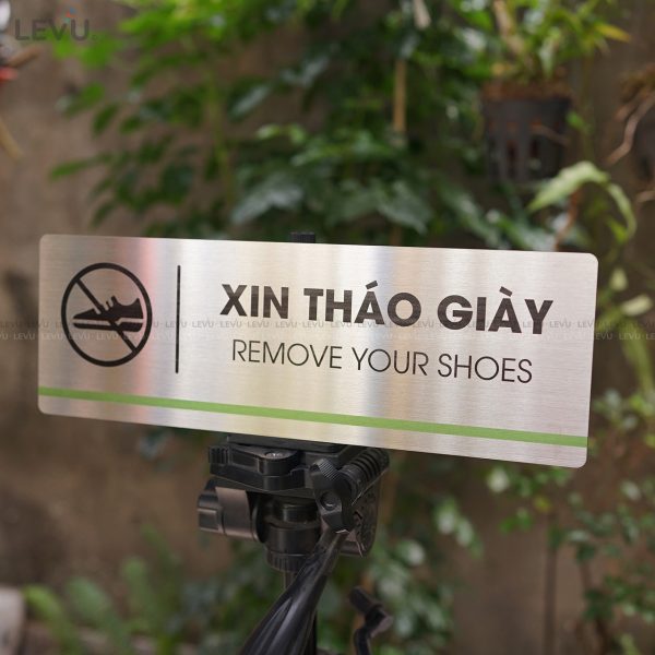 Bảng hiệu inox xin tháo giày LEVU INB26 remove your shoes - Hình ảnh 8