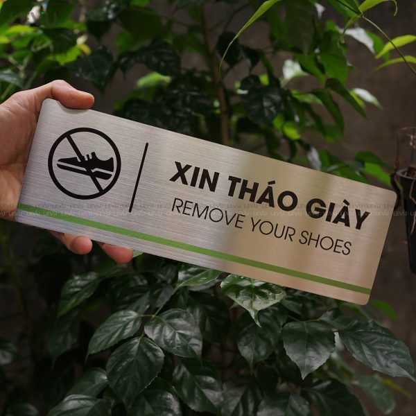 Bảng hiệu inox xin tháo giày LEVU INB26 remove your shoes