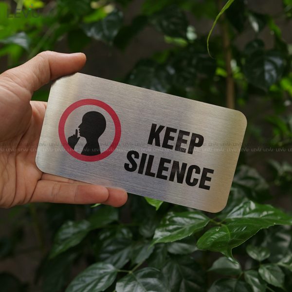 Bảng keep silence (vui lòng giữ im lặng) LEVU IN11 trang trí nhà cửa inox in UV 8x15cm