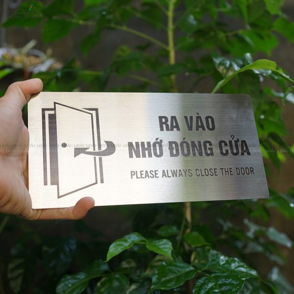 Bảng inox ra vào nhớ đóng cửa LEVU IN43 - Hình ảnh 5