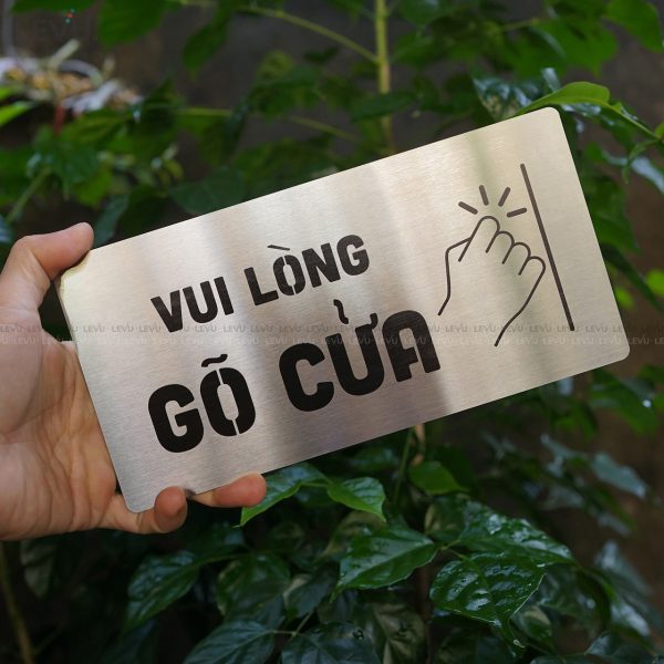 Bảng inox vui lòng gõ cửa LEVU IN42