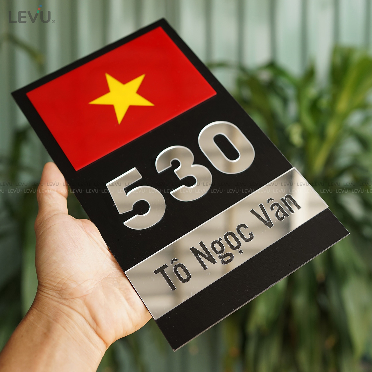Bảng số nhà alu chữ nổi mica gương LEVU ALSN01 25x15cm nội dung làm theo yêu cầu