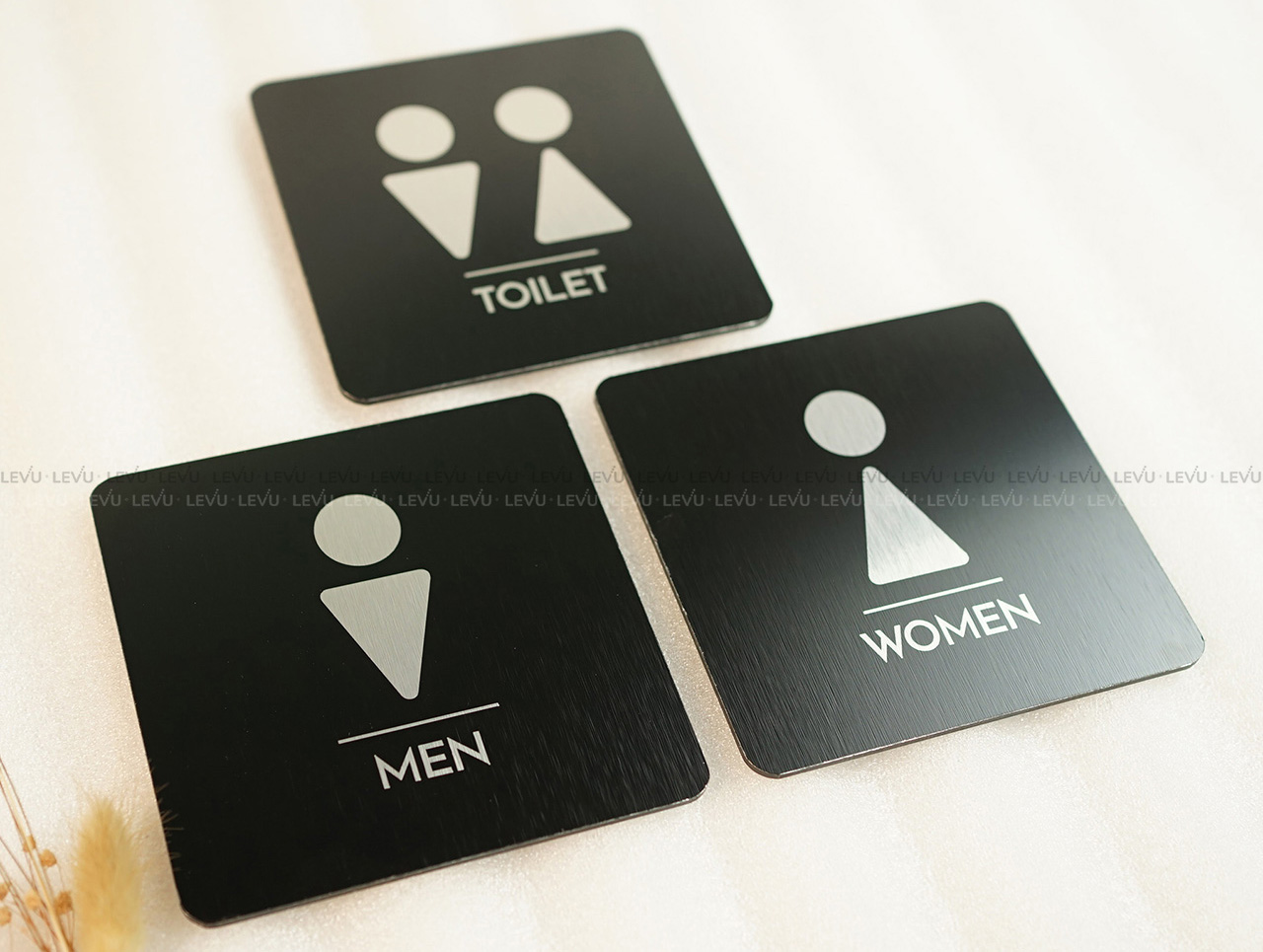 Bảng toilet men - women alu đen cao cấp LEVU ALD-BG54