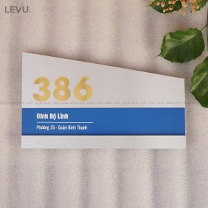Bảng số nhà alu bạc xước chữ nổi mica gương vàng cao cấp LEVU ALSN07