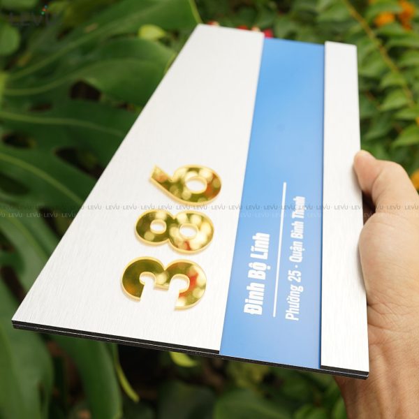 Bảng số nhà alu bạc xước chữ nổi mica gương vàng cao cấp ALSN07 - Hình ảnh 9