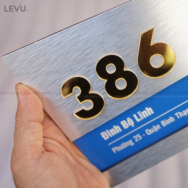 Bảng số nhà alu bạc xước chữ nổi mica gương vàng cao cấp ALSN07 - Hình ảnh 6
