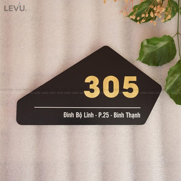 Bảng số nhà alu đen khắc laser chữ nổi mica gương vàng ALSN06 - Hình ảnh 6