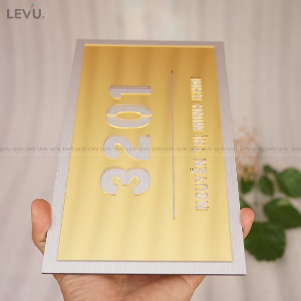 Bảng số nhà công ty nền alu bạc xước mặt mica gương vàng ALSN09 - Hình ảnh 10