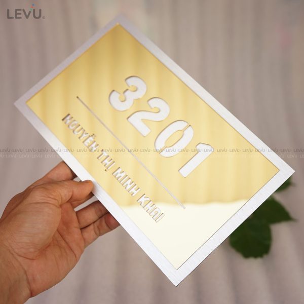 Bảng số nhà công ty nền alu bạc xước mặt mica gương vàng ALSN09 - Hình ảnh 9