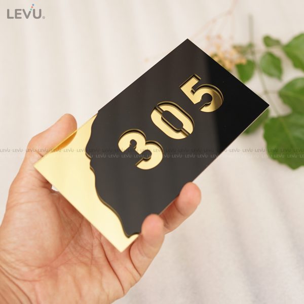 Bảng số phòng cao cấp mica tráng gương vàng cắt laser 2 lớp LEVU BGSP07