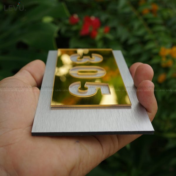 Bảng số phòng nhà nghỉ alu bạc xước mặt mica gương đồng BGSP08 - Hình ảnh 4