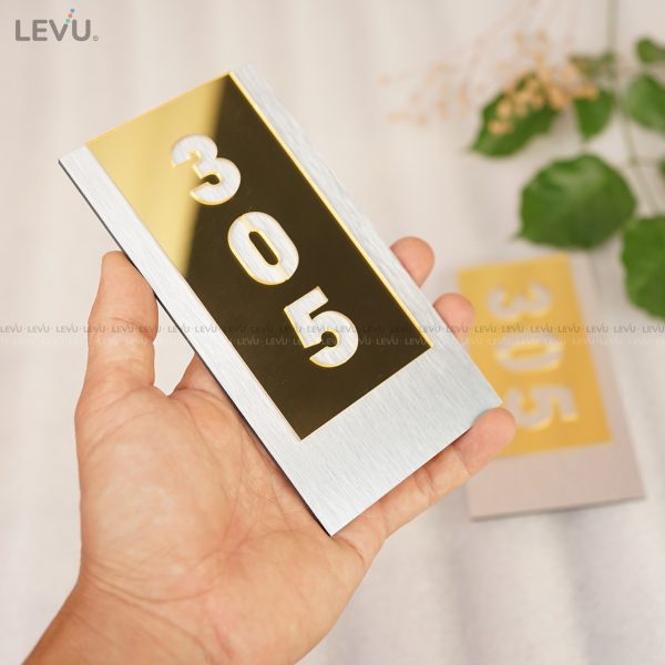 Bảng số phòng nhà nghỉ alu bạc xước mặt mica gương đồng LEVU BGSP08