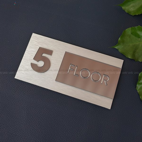 Biển hiệu số tầng alu bạc xước chữ nổi mica trang trí cao cấp LEVU BGST07