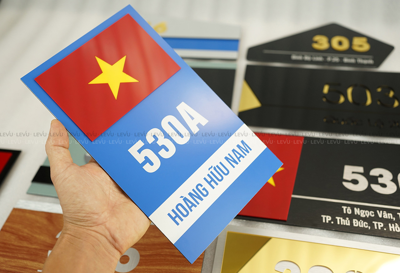 Biển số nhà cờ đỏ sao vàng Việt Nam thể hiện tinh thần yêu nước