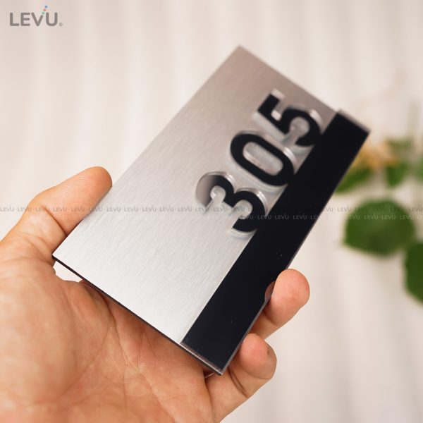 Biển số phòng khách sạn cao cấp nền alu bạc xước chữ nổi mica thủy BGSP09 - Hình ảnh 2