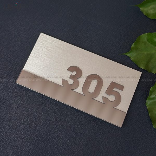 Biển số phòng khách sạn cao cấp nền alu bạc xước chữ nổi mica thủy BGSP09 - Hình ảnh 6