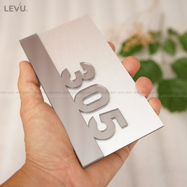Biển số phòng khách sạn cao cấp nền alu bạc xước chữ nổi mica thủy BGSP09 - Hình ảnh 9