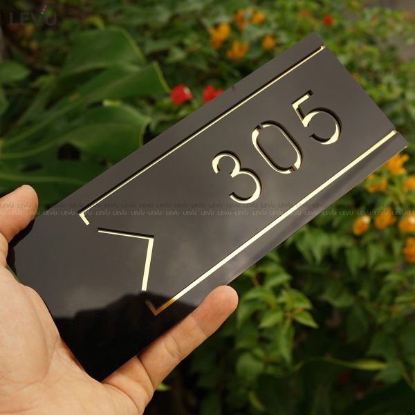 Biển số phòng mica vàng đồng nền đen trang trí khách sạn cao cấp BGSP10 - Hình ảnh 6