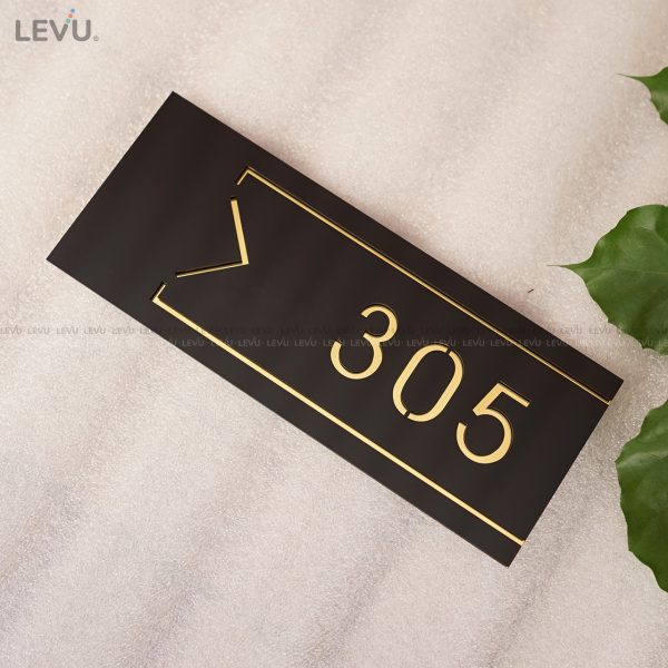 Biển số phòng mica vàng đồng nền đen trang trí khách sạn cao cấp LEVU BGSP10