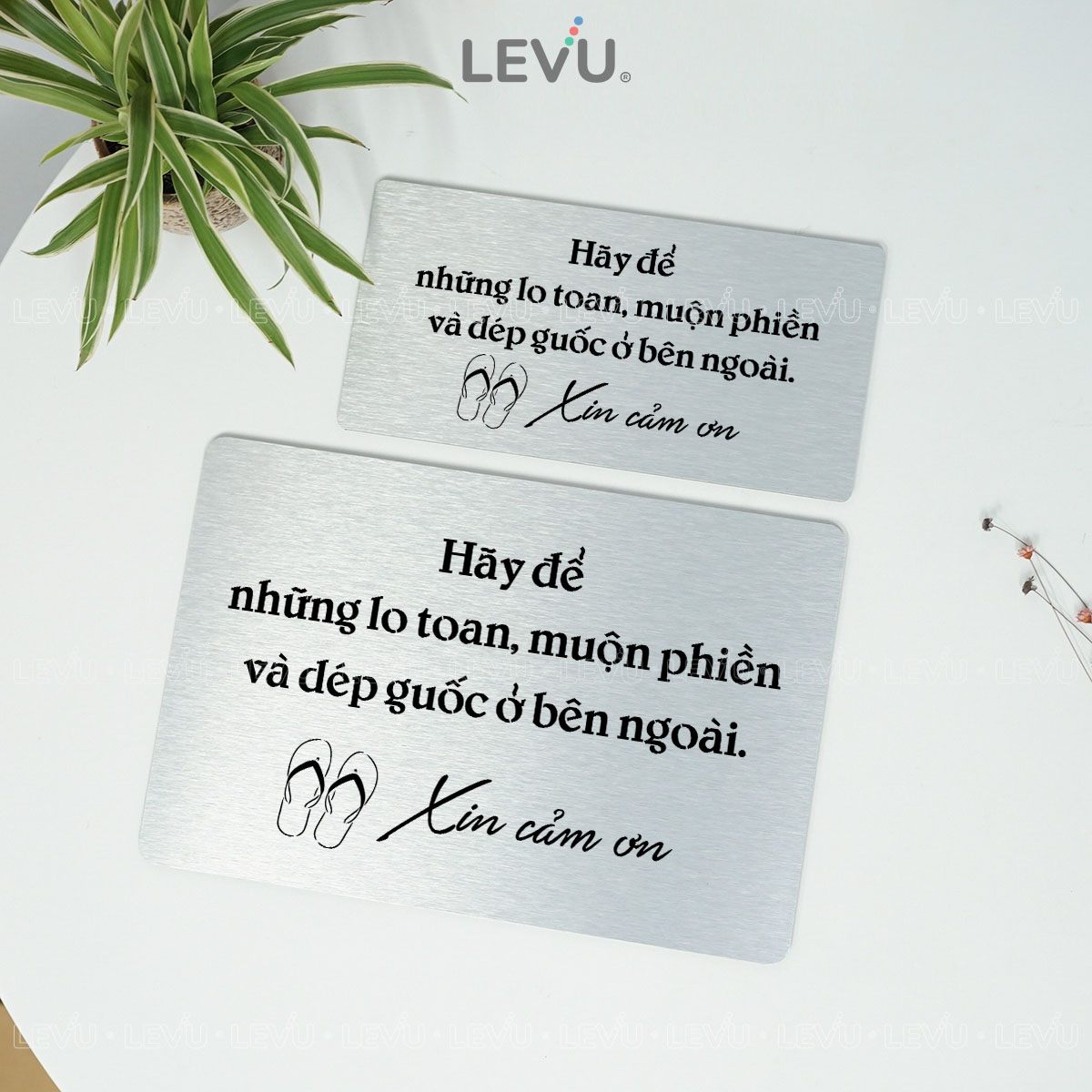 bang trang tri nhac nho yeu cau bo dep ben ngoai levu bg100 1 Bảng trang trí nhắc nhở yêu cầu bỏ dép bên ngoài LEVU BG100 - Ảnh 5