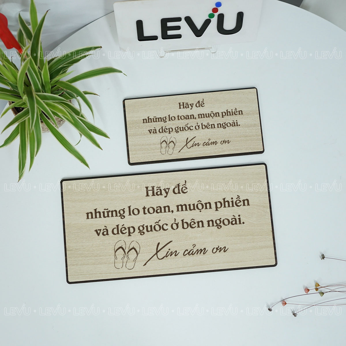 bang trang tri nhac nho yeu cau bo dep ben ngoai levu bg100 11 Bảng trang trí nhắc nhở yêu cầu bỏ dép bên ngoài LEVU BG100 - Ảnh 9