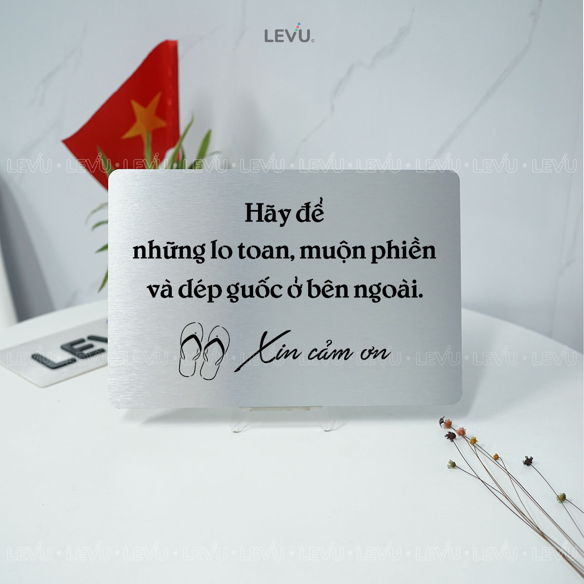 bang trang tri nhac nho yeu cau bo dep ben ngoai levu bg100 3 Bảng trang trí nhắc nhở yêu cầu bỏ dép bên ngoài LEVU BG100 - Ảnh 12