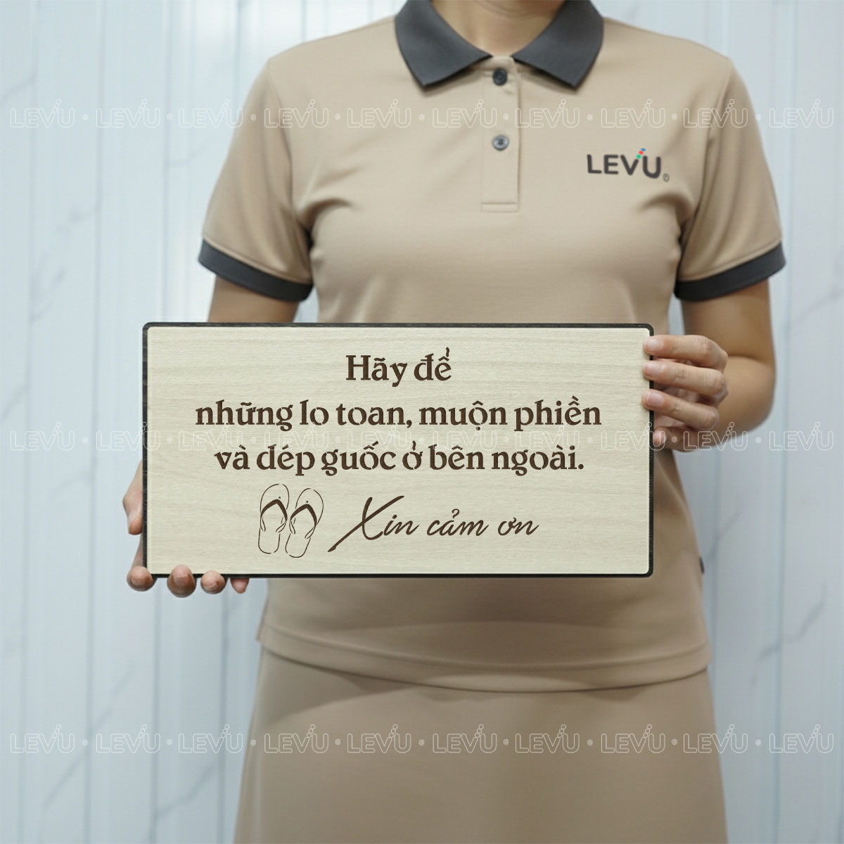 bang trang tri nhac nho yeu cau bo dep ben ngoai levu bg100 7 Bảng trang trí nhắc nhở yêu cầu bỏ dép bên ngoài LEVU BG100 - Ảnh 7