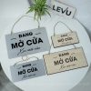Bảng treo cửa 2 mặt đang mở cửa / tạm đóng cửa LEVU BG72