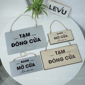 Bảng treo cửa 2 mặt đang mở cửa / tạm đóng cửa LEVU BG72