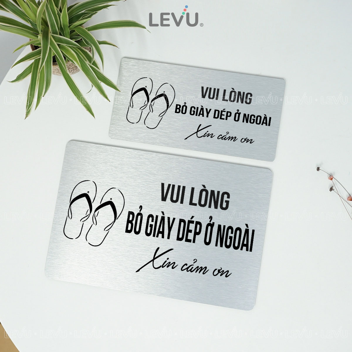 bien bao vui long bo giay dep o ngoai dan cua trang tri levu bg98 1 Biển báo vui lòng bỏ giày dép ở ngoài dán cửa trang trí LEVU BG98 - Ảnh 5