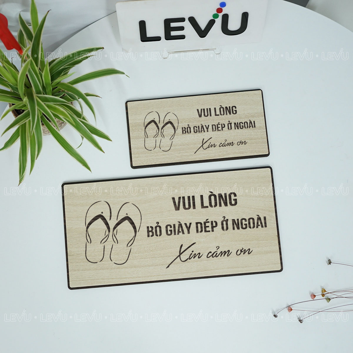 bien bao vui long bo giay dep o ngoai dan cua trang tri levu bg98 11 Biển báo vui lòng bỏ giày dép ở ngoài dán cửa trang trí LEVU BG98 - Ảnh 9