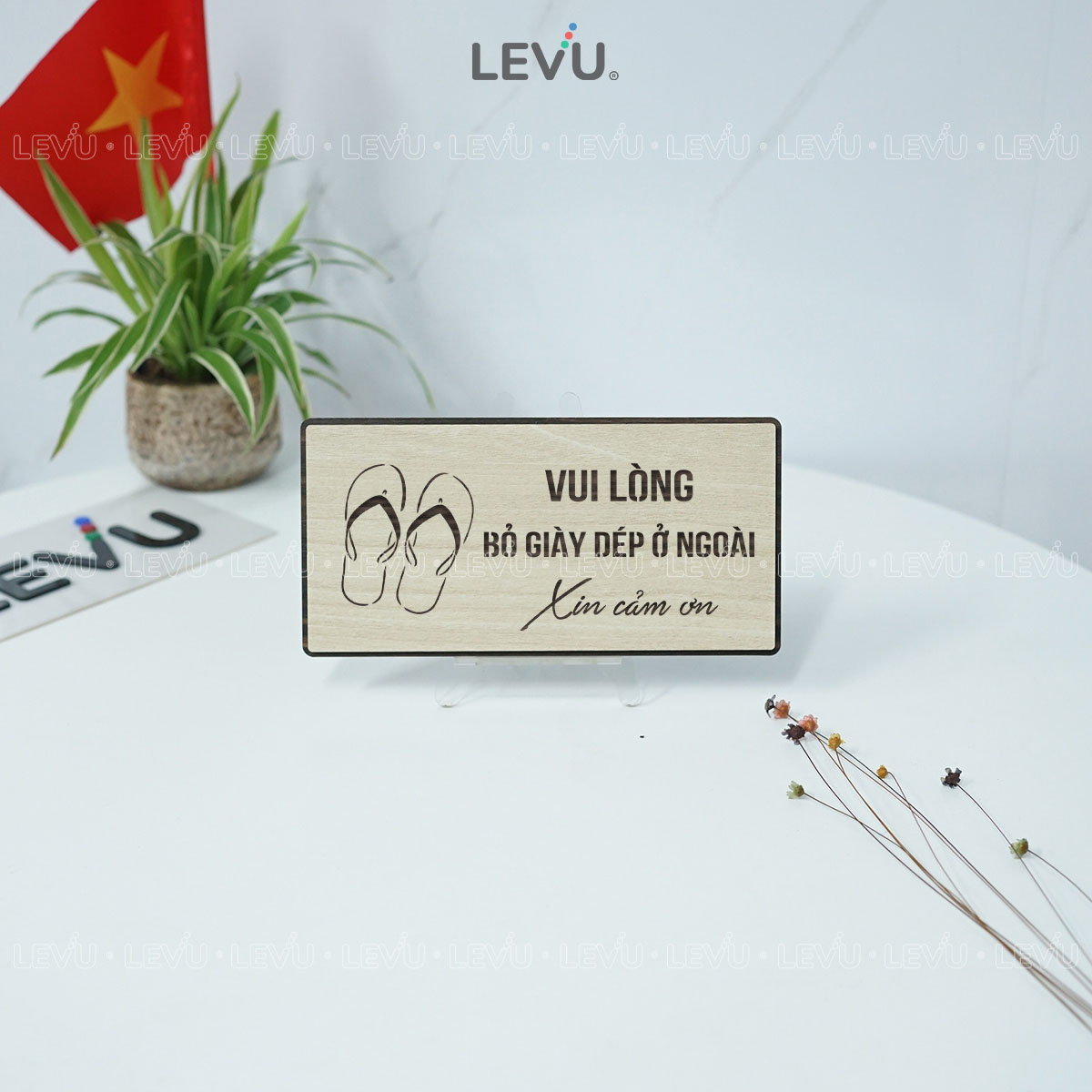bien bao vui long bo giay dep o ngoai dan cua trang tri levu bg98 12 Biển báo vui lòng bỏ giày dép ở ngoài dán cửa trang trí LEVU BG98 - Ảnh 8