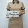 bien bao vui long bo giay dep o ngoai dan cua trang tri levu bg98 4 Biển báo vui lòng bỏ giày dép ở ngoài dán cửa trang trí LEVU BG98 bằng nhôm alu