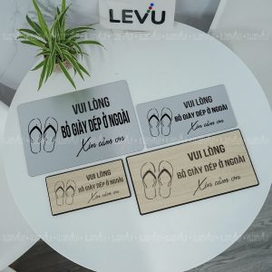 Biển báo vui lòng bỏ giày dép ở ngoài dán cửa trang trí LEVU BG98