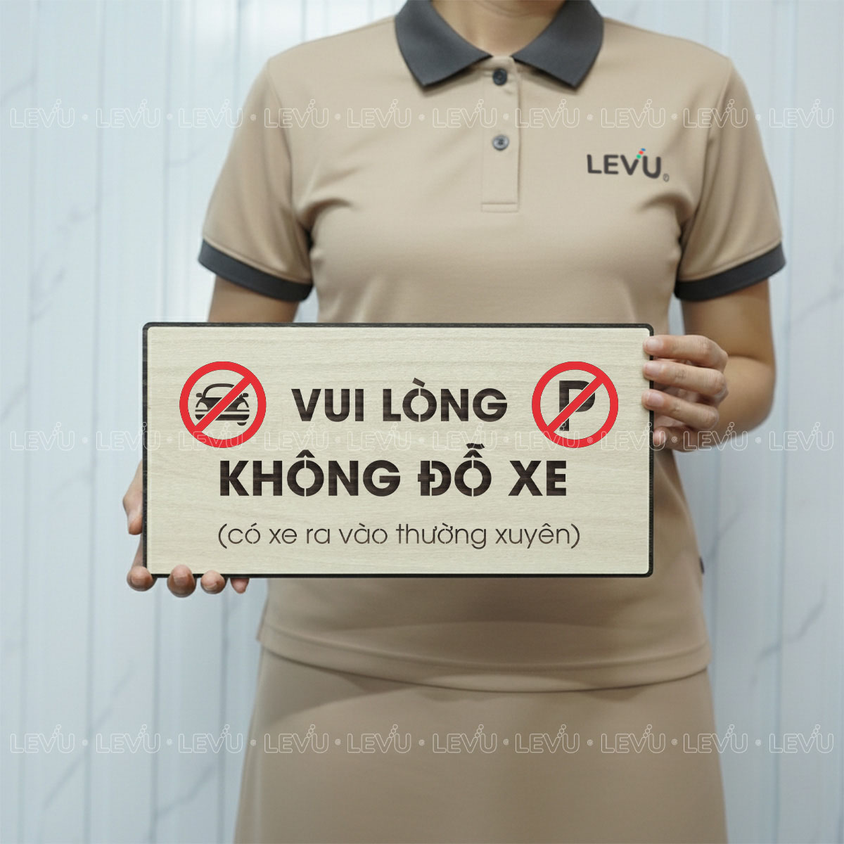 bien bao vui long khong do xe bang hieu khu vuc cam dau xe levu bg83 6 Biển báo vui lòng không đỗ xe, bảng hiệu khu vực cấm đậu xe LEVU BG83 chất liệu gỗ khắc laser