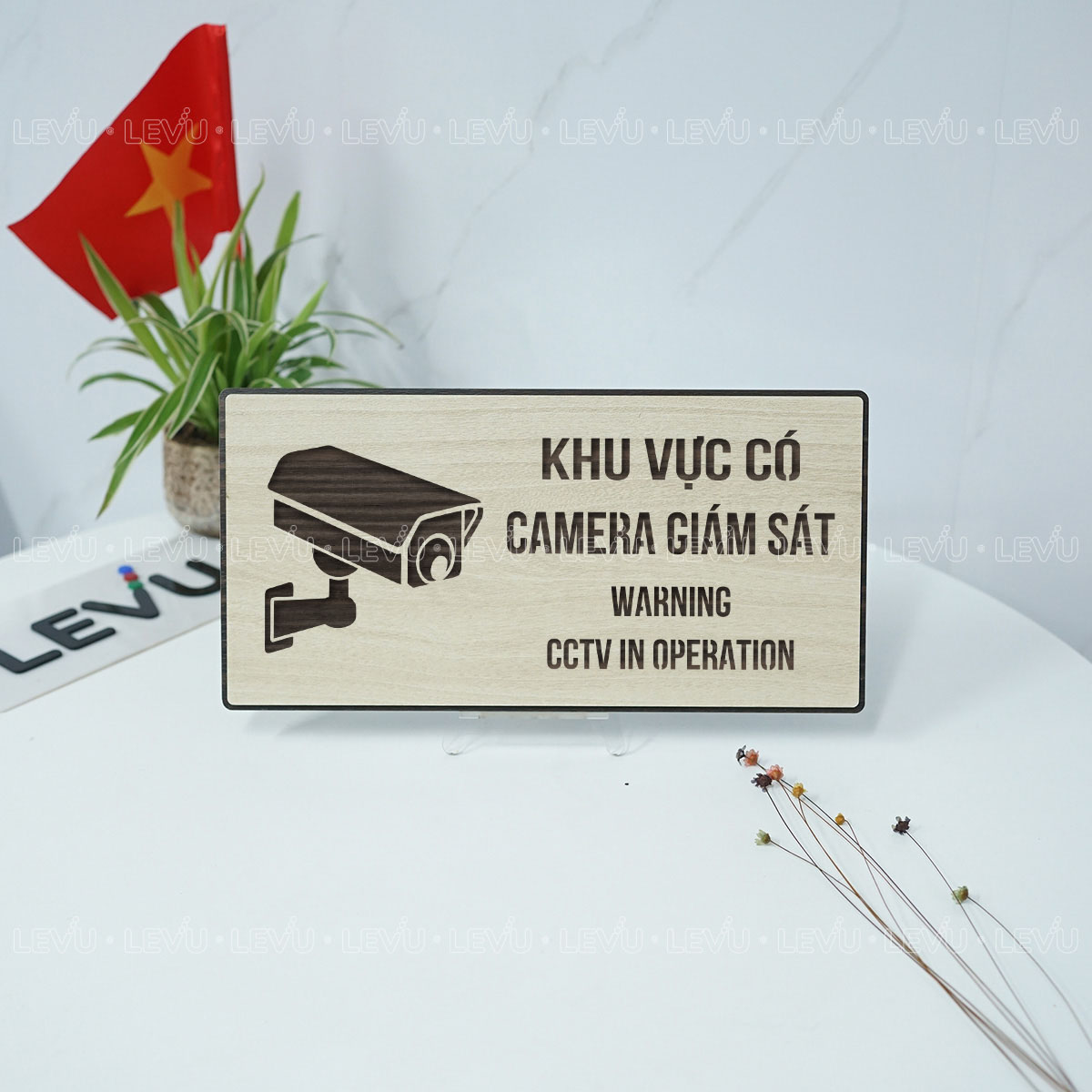 bien canh bao chu y khu vuc co camera giam sat levu bg92 8 Biển cảnh báo chú ý khu vực có camera giám sát LEVU BG92 chất liệu gỗ khắc laser